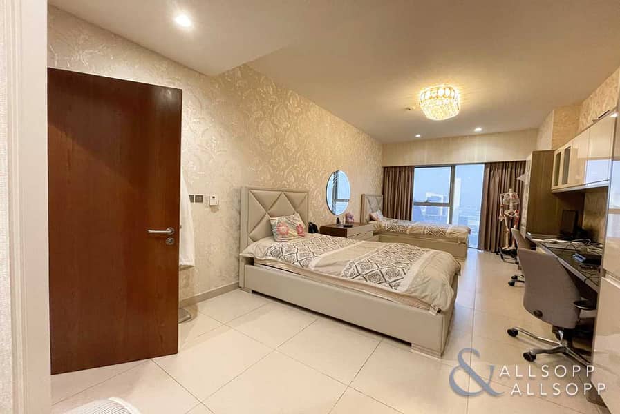 18 3 Beds | Duplex | Sheikh Zayed Road Views