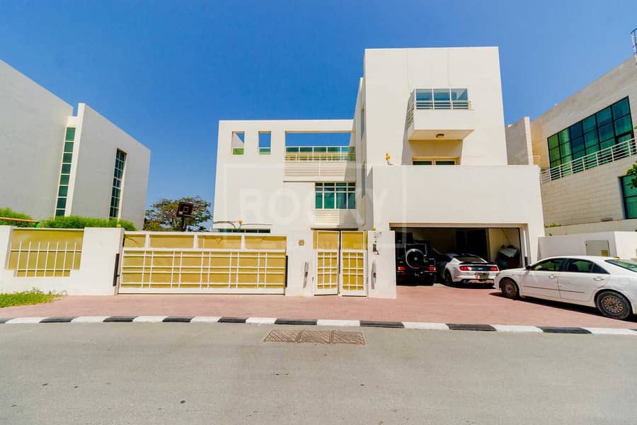 18 Exclusive | Freehold | with Elevator | 6 Bedroom Villa