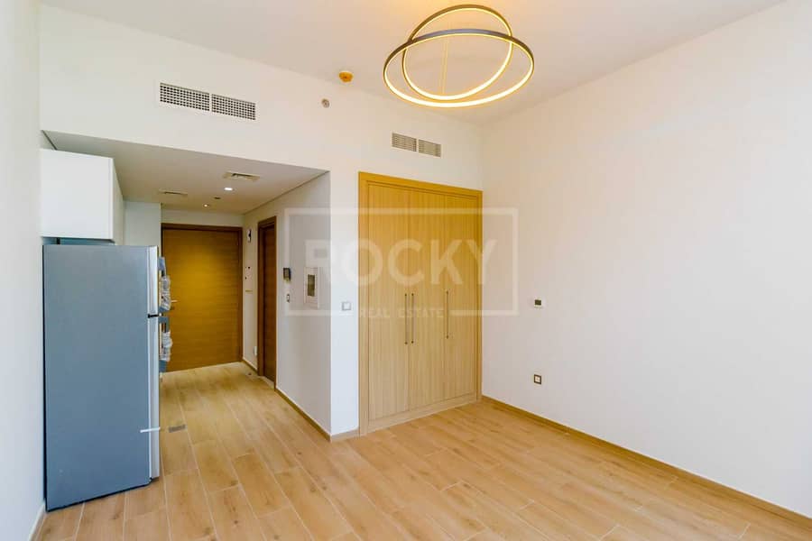 8 Studio | Great ROI | Right next to Metro