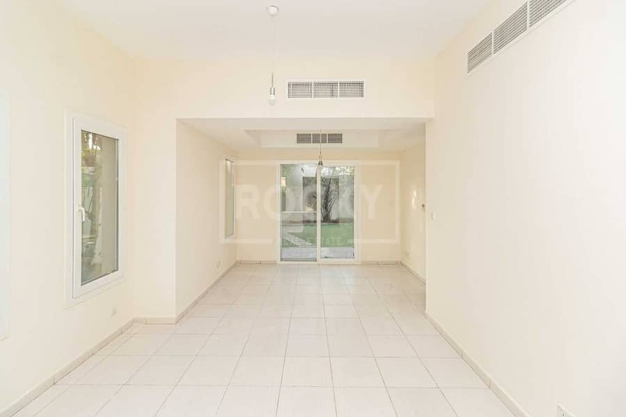 5 Corner Unit | Well Maintained | Vacant on Transfer