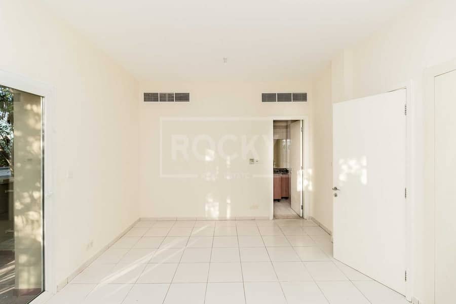 10 Corner Unit | Well Maintained | Vacant on Transfer