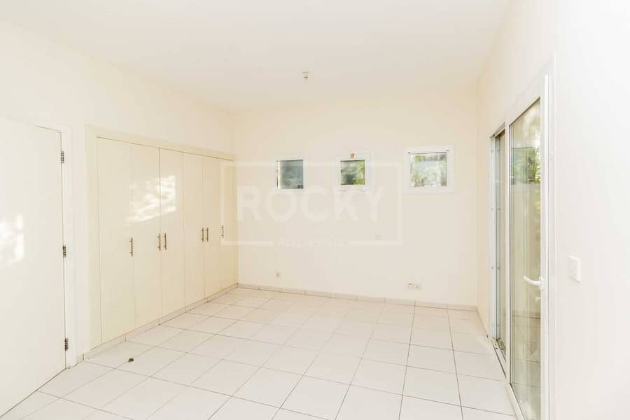 11 Corner Unit | Well Maintained | Vacant on Transfer