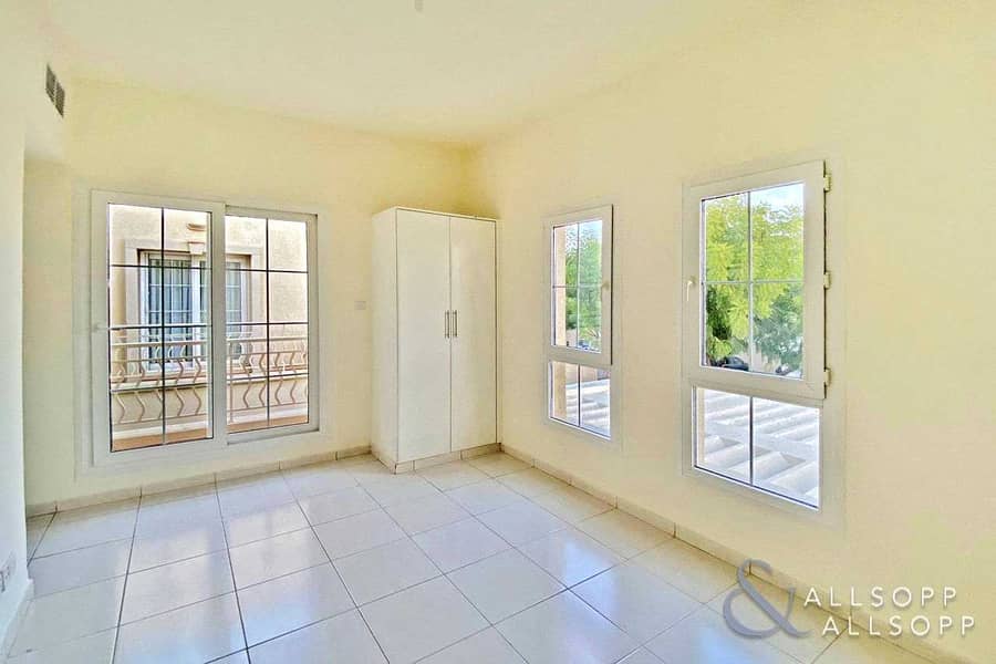 6 Exclusive | Next to Springs Souk | 2 Beds