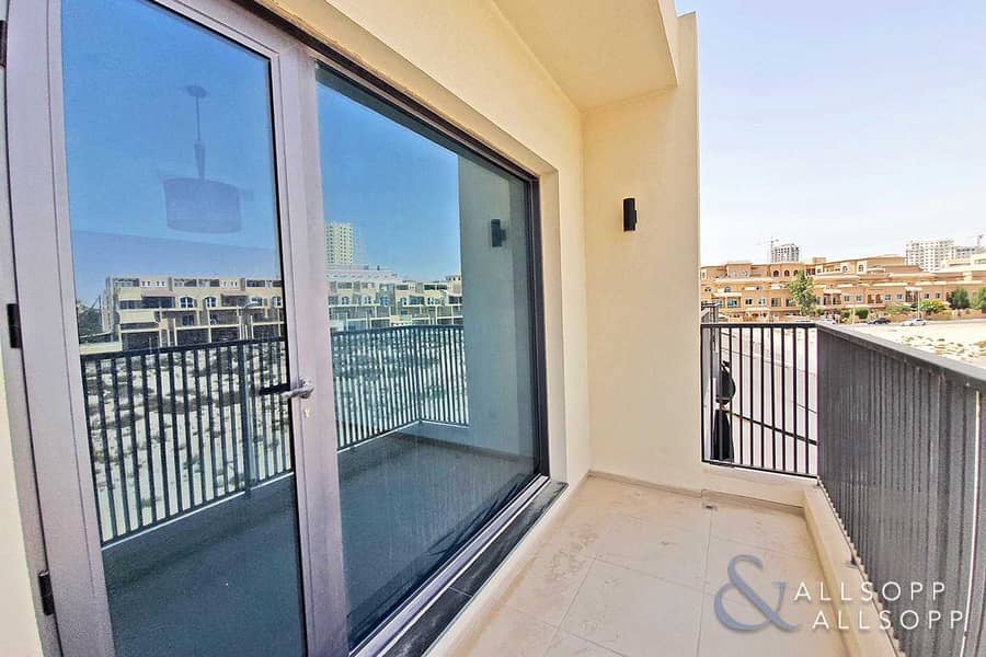 15 Modern Townhouse | 4 Bed | Rooftop Pool