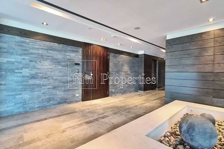 4 EXCLUSIVE Immaculate Contemporary Half-Floor Flat