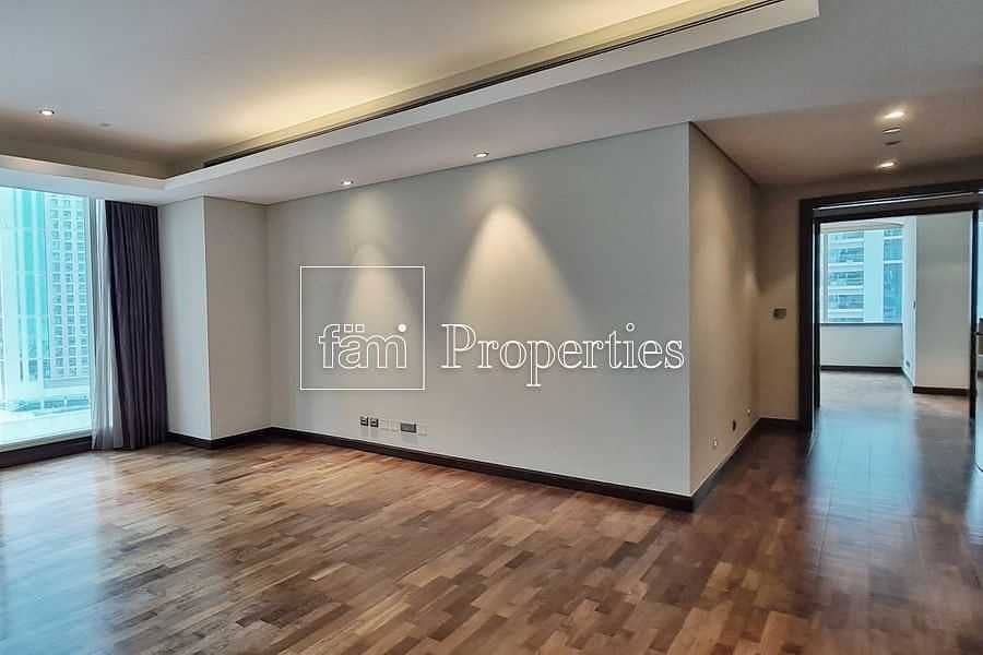 6 EXCLUSIVE Immaculate Contemporary Half-Floor Flat
