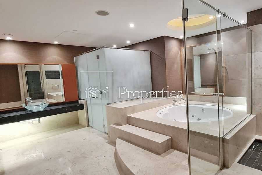 8 EXCLUSIVE Immaculate Contemporary Half-Floor Flat
