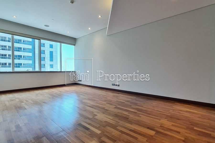 12 EXCLUSIVE Immaculate Contemporary Half-Floor Flat