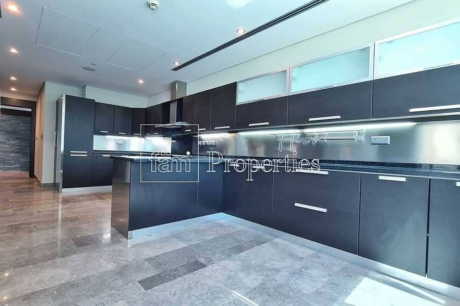 15 EXCLUSIVE Immaculate Contemporary Half-Floor Flat