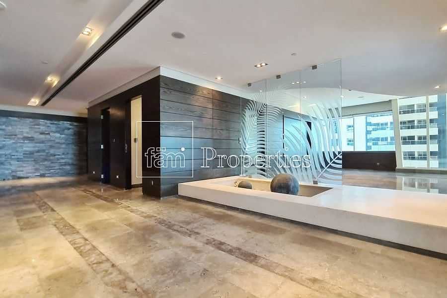 20 EXCLUSIVE Immaculate Contemporary Half-Floor Flat