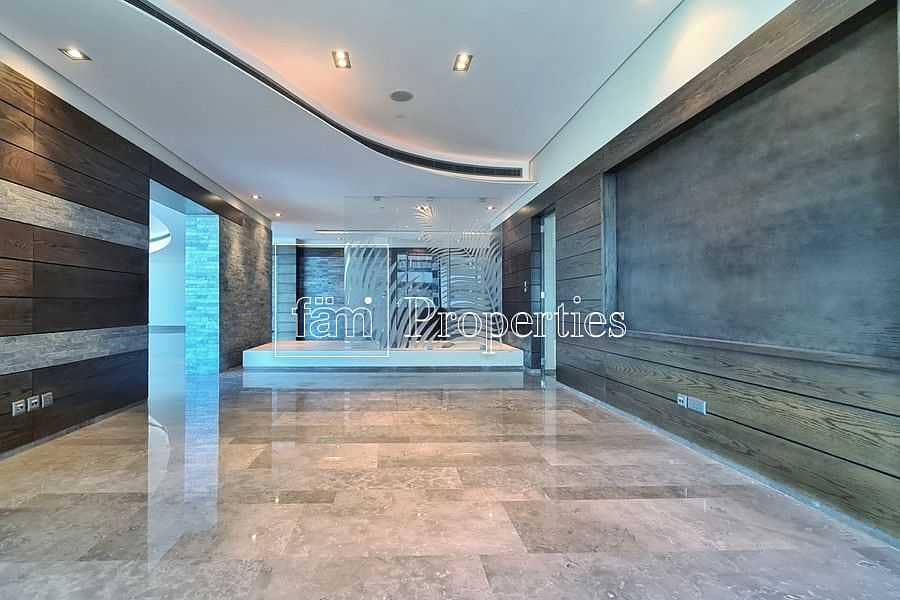 21 EXCLUSIVE Immaculate Contemporary Half-Floor Flat