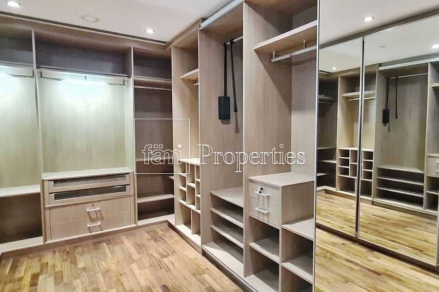 22 EXCLUSIVE Immaculate Contemporary Half-Floor Flat