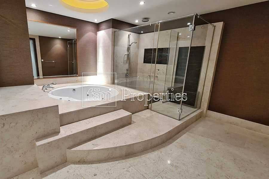 25 EXCLUSIVE Immaculate Contemporary Half-Floor Flat