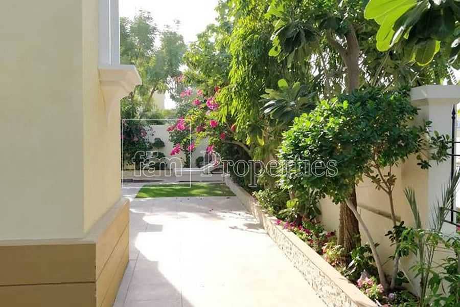 5 Extended | Corner w/ Pool | Landscaped - Avail 1st Aug