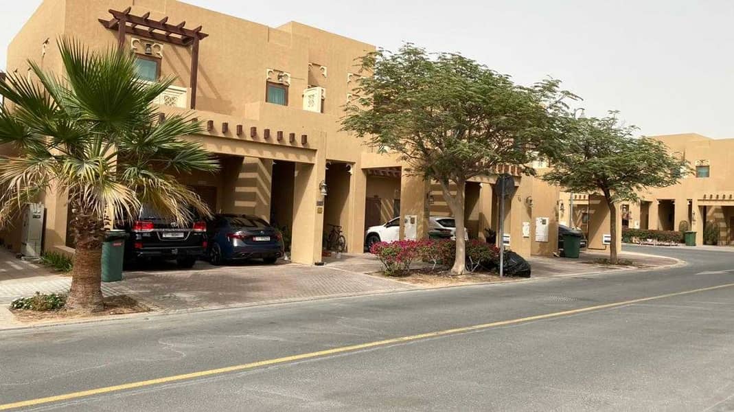 Beautiful 3 Bed plus Maids |End unit |Vacant soon Beautiful 3 Bed plus Maids |End unit |Vacant soon