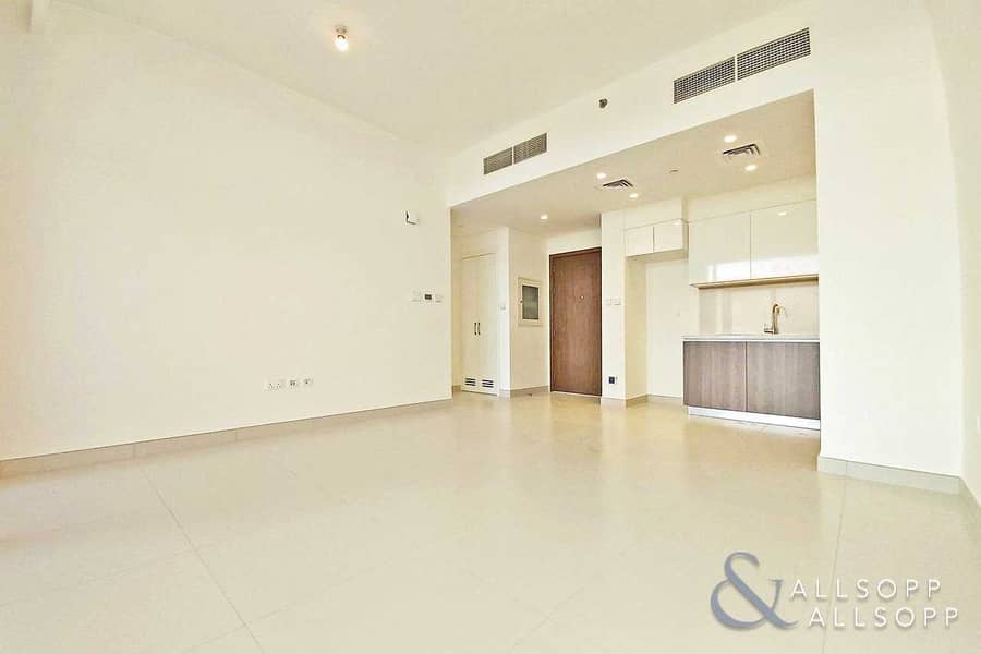 3 South Facing | 1 Bed | Modern | Available