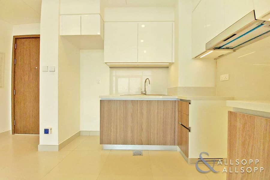 6 South Facing | 1 Bed | Modern | Available