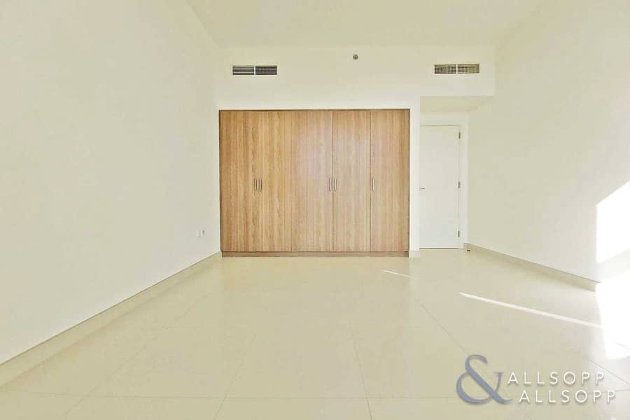 9 South Facing | 1 Bed | Modern | Available