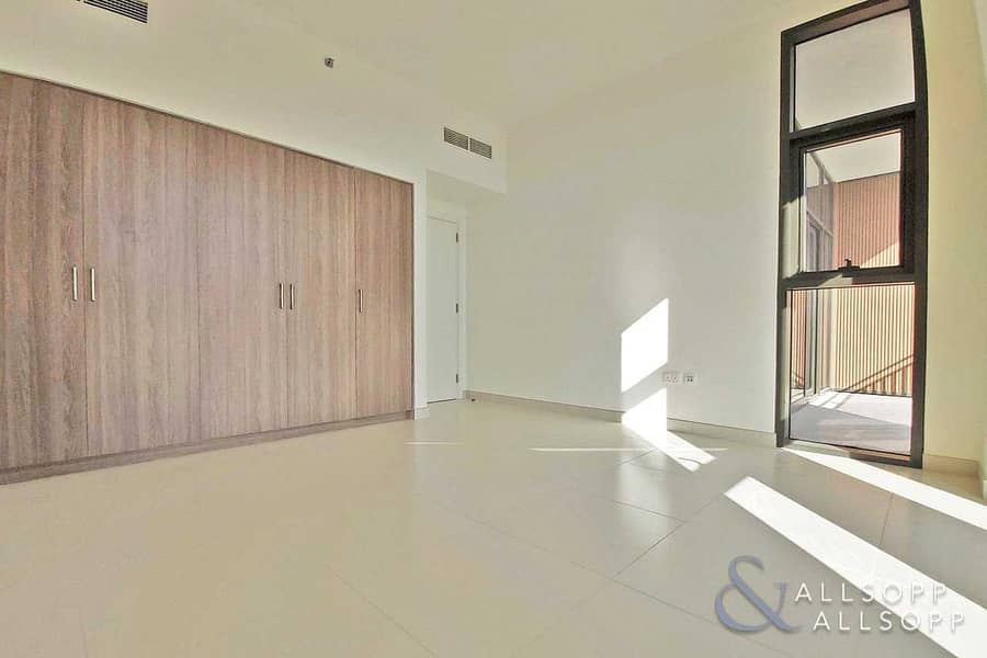 10 South Facing | 1 Bed | Modern | Available