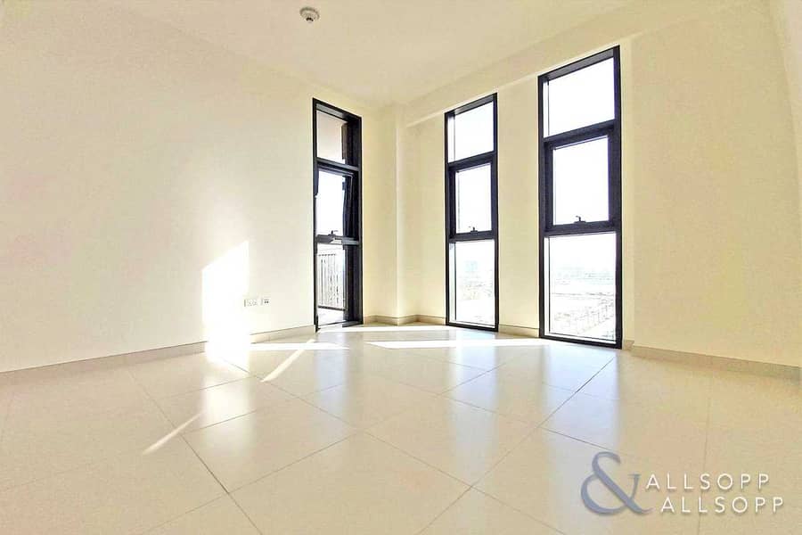 11 South Facing | 1 Bed | Modern | Available
