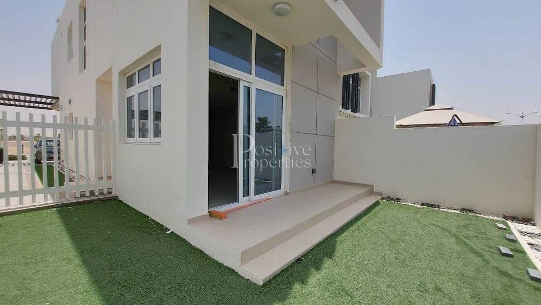 Sing Row| Lake View|Landscaped Sing Row| Lake View|Landscaped