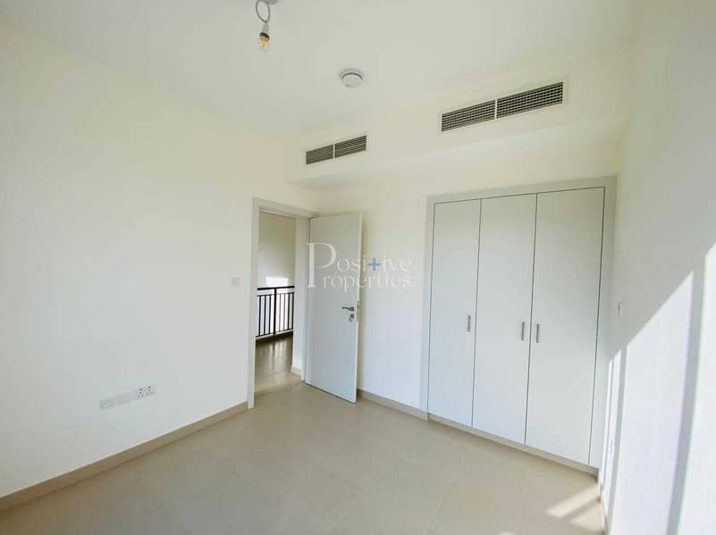 6 AMAZING END UNIT | NEXT TO POOL AND PARK |
