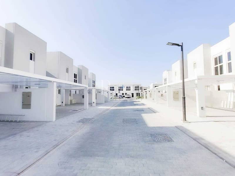 FURNISHED 4/BR END UNIT | NEAR POOL & PARK FURNISHED 4/BR END UNIT | NEAR POOL & PARK
