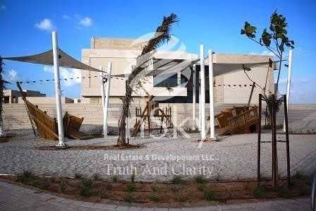 16 Ultra Modern Luxurious Villa Near Sea Access for Sale