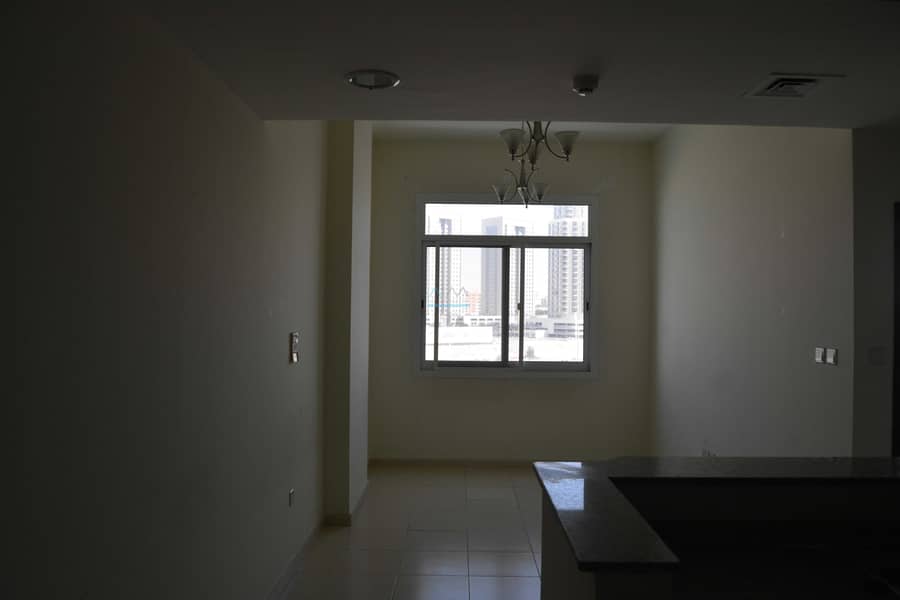 4 SPACIOUS 1 BEDROOM RENT 32999AED SIZE 900
