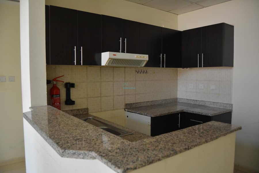9 SPACIOUS 1 BEDROOM RENT 32999AED SIZE 900