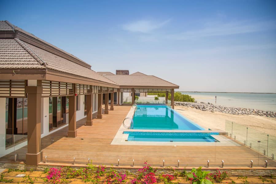 6 Luxury villa With Private Beach Access