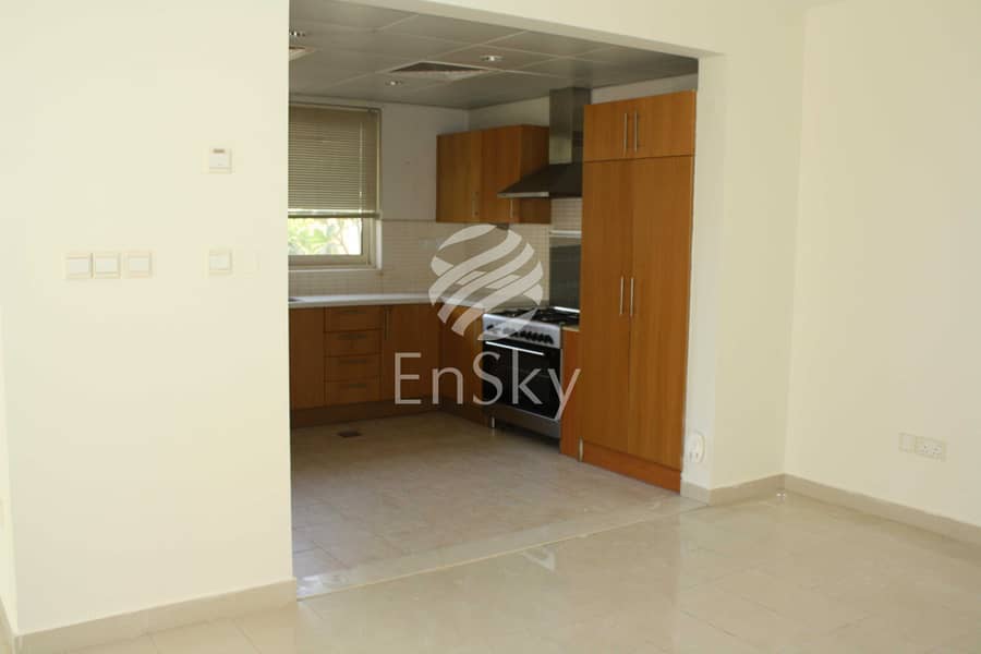 10 Exquisite Townhouse| Close to the Plaza| 3BHK+MR+Garden