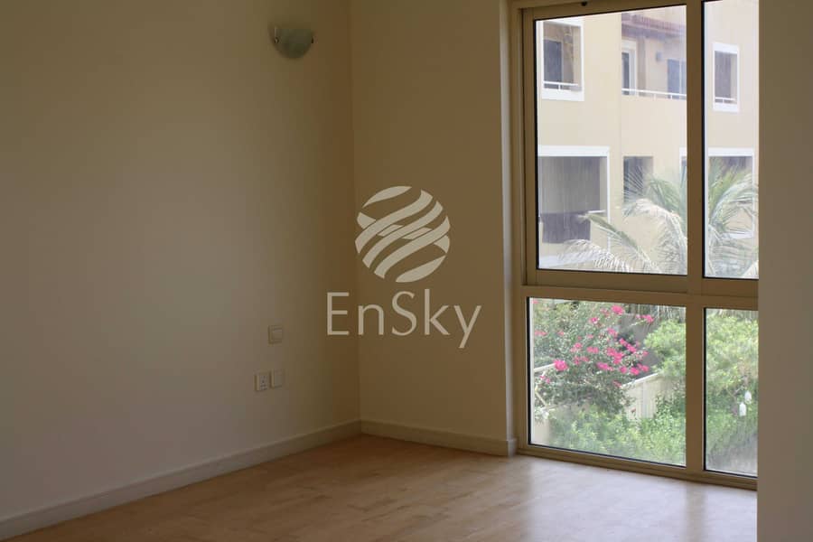 11 Exquisite Townhouse| Close to the Plaza| 3BHK+MR+Garden