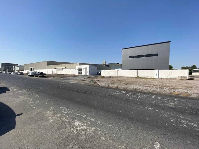 2 Big climate control warehouse with offices building available