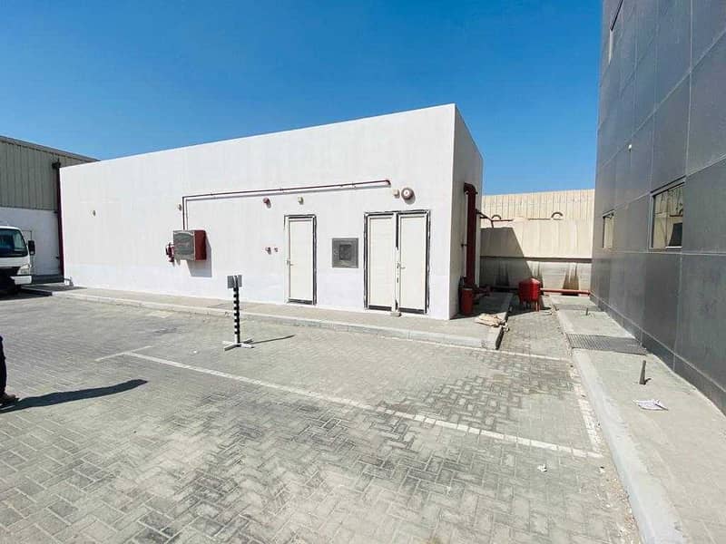 4 Big climate control warehouse with offices building available