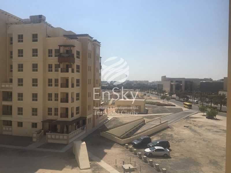 Large 3 Bedroom Apartment with 2 Parking Space !