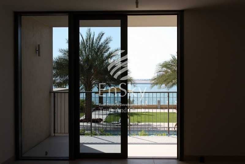 14 Fully Upgraded Full Sea View Townhouse
