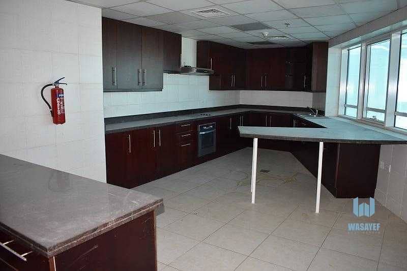 6 AMASING FULL FLOOR 4BHK WITH AMAIDS ROOM ON SHEIKH ZAYED ROAD!