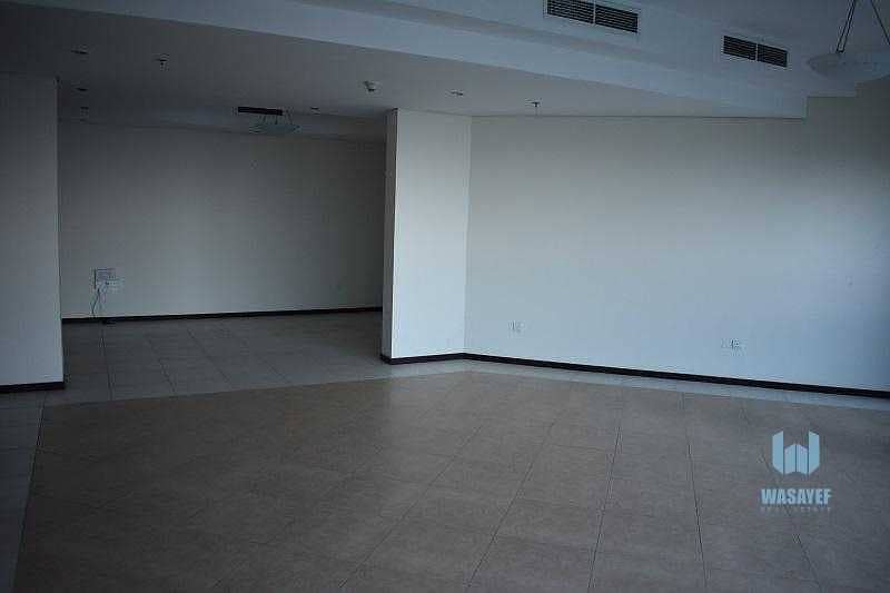 18 AMASING FULL FLOOR 4BHK WITH AMAIDS ROOM ON SHEIKH ZAYED ROAD!