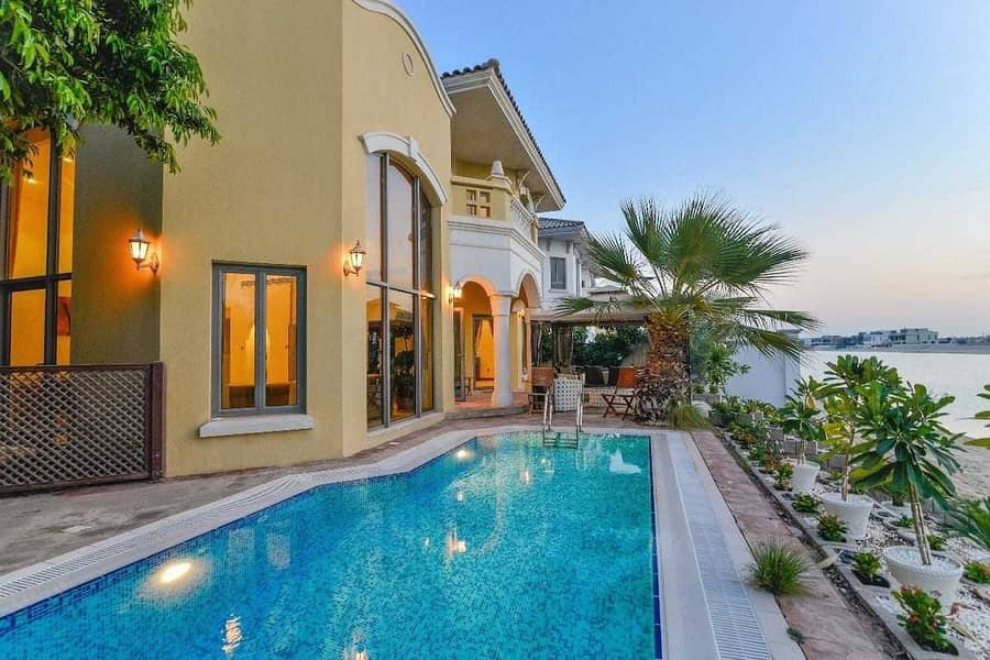 Dream 5 bedrooms villa in Palm Jumeirah Beach Front. .