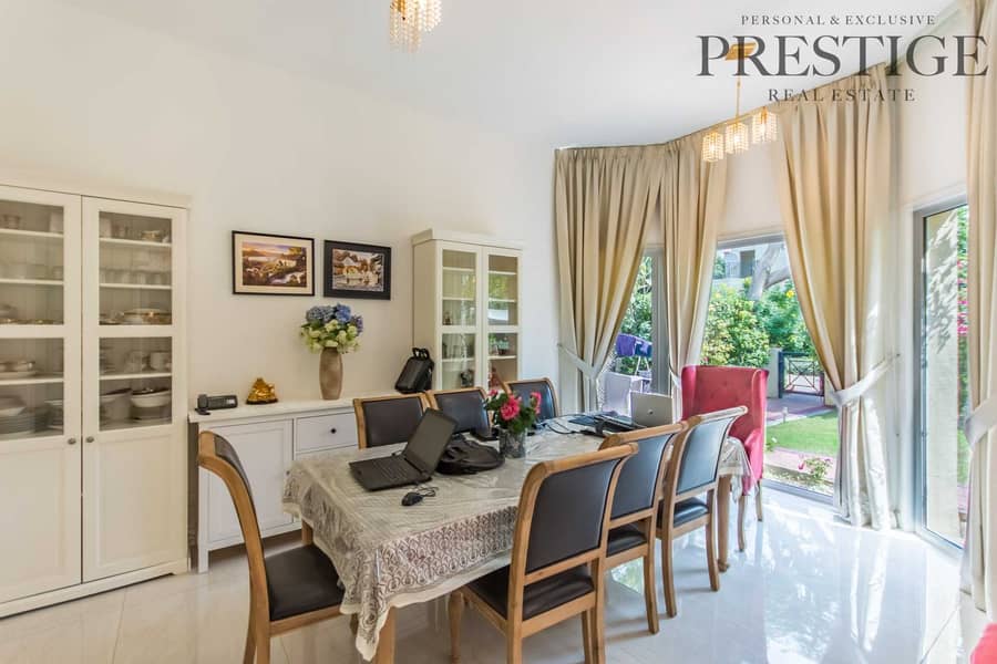 5 Amazing condition| Upgraded Townhouse