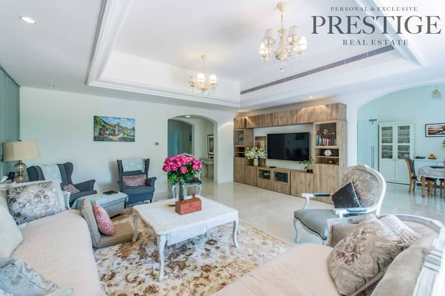 6 Amazing condition| Upgraded Townhouse