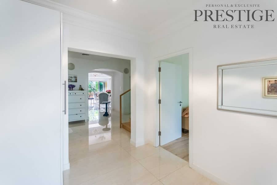 14 Amazing condition| Upgraded Townhouse