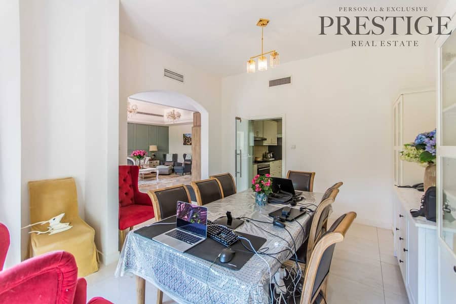 17 Amazing condition| Upgraded Townhouse