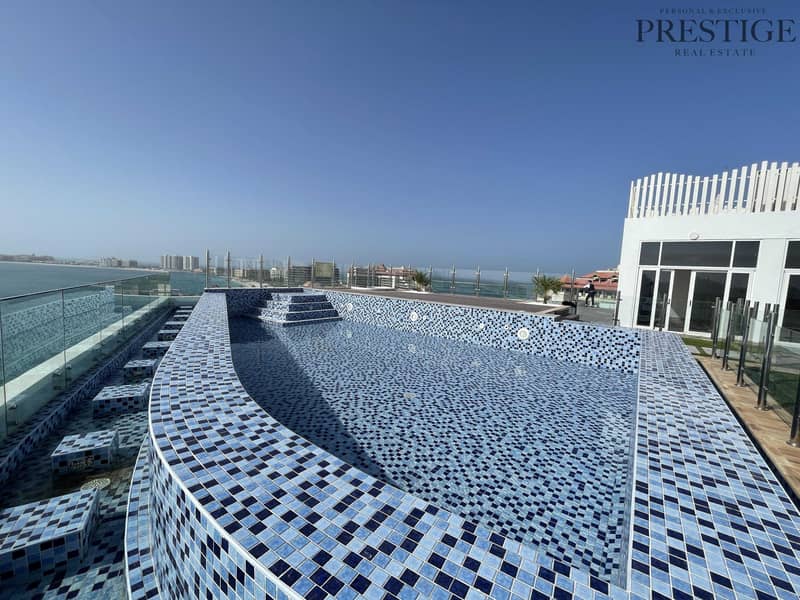 5 3 Bed Penthouse | Full Roof Terrace | Pool and Jacuzzi