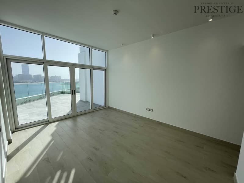 20 3 Bed Penthouse | Full Roof Terrace | Pool and Jacuzzi