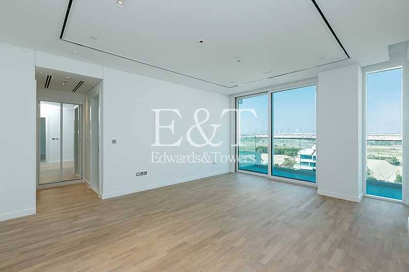 10 Exclusive: Spacious with Downtown and Skyline View