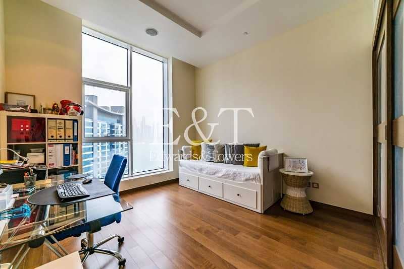 15 High Floor | Upgraded Open Plan Kitchen