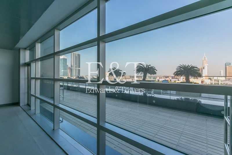 10 Stunning View | High End | DED | Great Location
