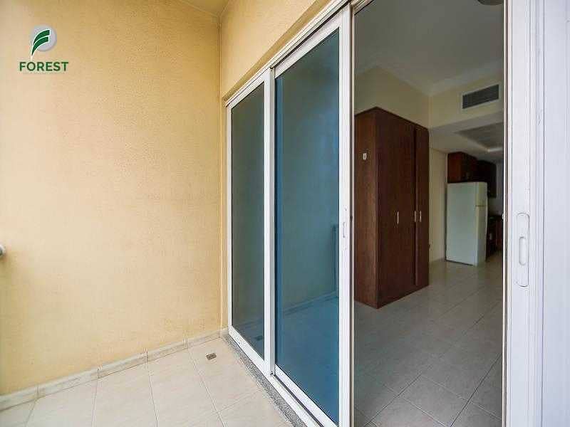 12 Spacious Studio |  Lake View | Well Maintained